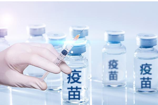 我國新冠疫苗累計接種近24億劑次，專(zhuān)家回應熱點(diǎn)問(wèn)題